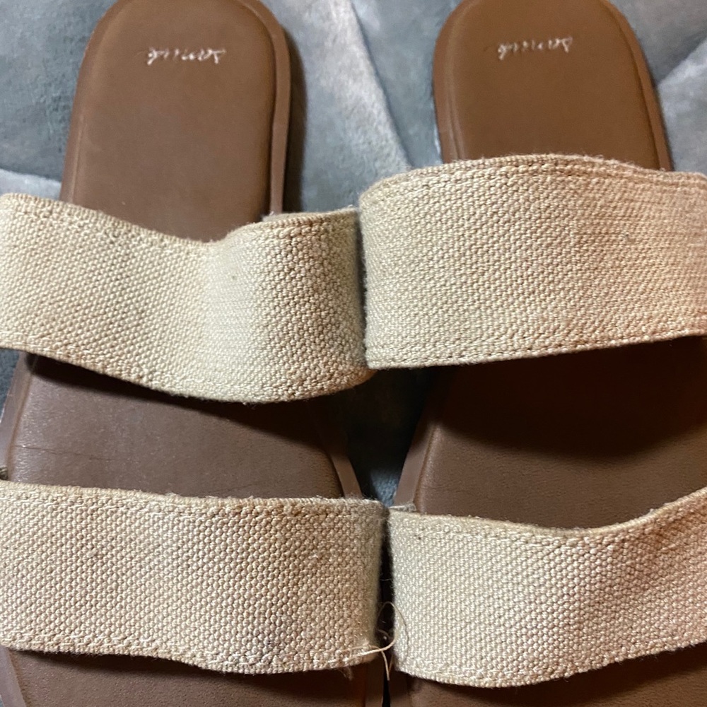 Sanuk  slip on sandals